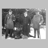 068-0058 Erlegter 3 - 4 jaerhriger Keiler im Februar 1931. Im Bild von links Dr. Stengel, Hans Graber, sen. und Oberinspektor Kriwat.jpg